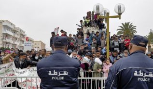 اتهام الثورة بالتسبب في الفوضى السياسية والانهيار الاقتصادي يحجب دور الاستعمار وكيفية التحرر منه