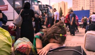 تركيا ترحل مئات اللاجئين السوريين قسرياً والجندرما تعتدي عليهم بالضرب المبرح