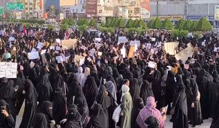مظاهرات ومسيرات في اليمن  تنادي بإسقاط النظام وإقامة حكم الإسلام