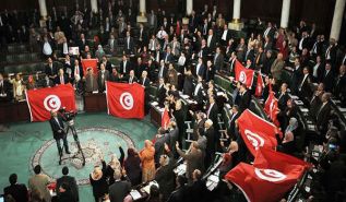 بكفالة الدستور: الغوغاء تنكل بالبلاد والعباد في تونس