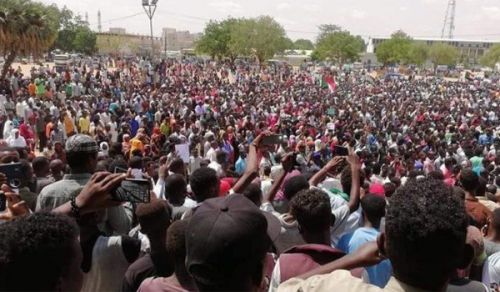 الارتباط بهيئات ومنظمات الكفر الاقتصادية  يزيد من الفقر وضنك العيش