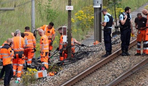 فرنسا: لهيب الأزمات الداخلية تحت رماد الألعاب الأولمبية