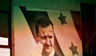 بعد عام على الانتصار الكبير  هل تحرر القرار السوري أم وقع في فخ الاحتواء؟