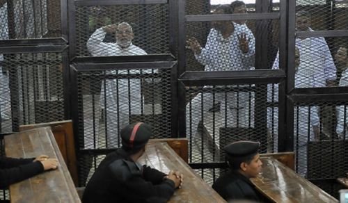 عند القضاء المصري: التخابر بل الخضوع لكيان يهود ليس جريمة  محكمة مصرية تستطلع رأي المفتي  في إعدام 6 متهمين بقضية "التخابر مع قطر"!!!