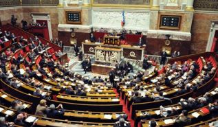 فرنسا تنقض "حرياتها" بذريعة محاربة الإرهاب إقرار قانون جديد ضد الإرهاب في فرنسا