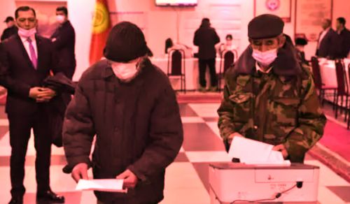 أهل قرغيزستان  يؤكّدون عدم ثقتهم بالديمقراطية