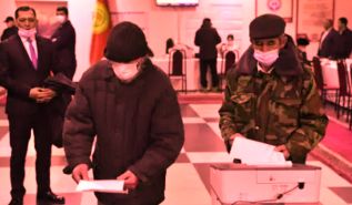 أهل قرغيزستان  يؤكّدون عدم ثقتهم بالديمقراطية