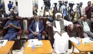 لنوقف الغرب الكافر  عن التدخل في حياتنا