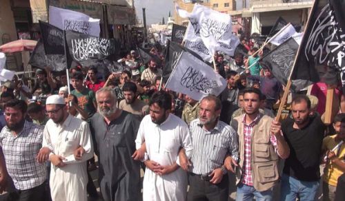 شباب حزب التحرير في بلدة أطمة بريف إدلب  ينظمون وقفة بعنوان: "تسقط الفصائل وسيدها التركي"