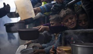 بين بسمة العيد ودمعة غزة  صرخة إلى الضباط والجنود