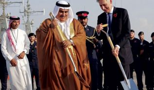 أراضي المسلمين وأجواؤهم، ثرواتهم ومقدراتهم؛ نهبٌ لأعدائهم بفعل حكامهم العملاء الرويبضات افتتاح قاعدة عسكرية بريطانية جديدة في البحرين