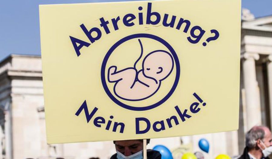 من ثمار الحضارة الرأسمالية  100000 حالة إجهاض سنويا في ألمانيا