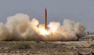 كوريا الشمالية تطلق صاروخًا بعيد المدى &quot;يثير قلق واشنطن&quot;