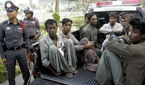 رئيسة ميانمار تشفي حقدها  بزيارة قرى مسلمي الروهينجا التي دمرتها وأبادت أهلها وهجرتهم