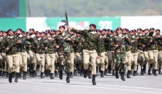 إلى الجند المخلصين  في الجيش الباكستاني