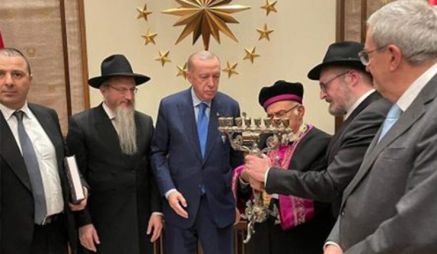 أردوغان يؤكد حرصه  على أمن كيان يهود!