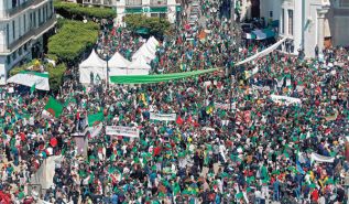 مظاهرات مليونية في الجزائر للجمعة السادسة تطالب برحيل بوتفليقة والنظام
