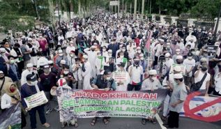 حزب التحرير/ إندونيسيا مظاهرات تحت شعار "حرروا فلسطين بالجهاد والخلافة"