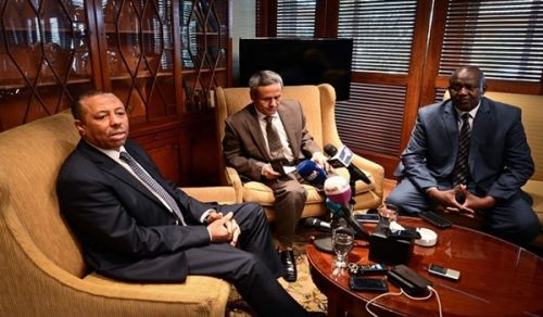 مصر تدخل على خط "الحل السياسي" للأزمة الليبية لتنفيذ الرؤية الأمريكية