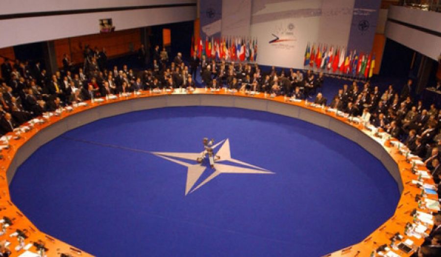 العلاقة مع روسيا تتصدّر مُداولات قمة الناتو في وارسو