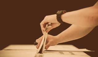 الديمقراطية لا تصلح للبشر