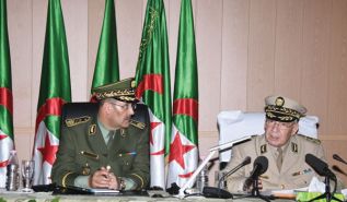 رئاسة أركان الجيش في الجزائر تفرض مجدداً منطقَ"استمرارية" عصبة بوتفليقة الفاسدة