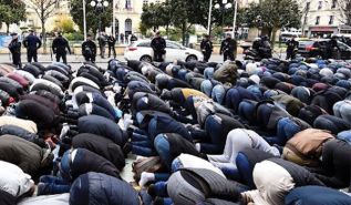 فرنسا تضيق ذرعاً بالإسلام والمسلمين!
