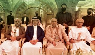 بعد تدميرهم اليمن على مدار ثمان سنوات  الحوثيون والسعوديون يتعانقون بحرارة ويتبادلون القبلات!!