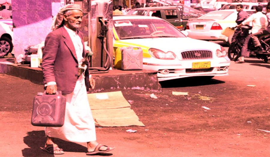 الحوثيون يتلاعبون برفع أسعار المشتقات النفطية  بدلاً من خفضها ولا رادع لهم