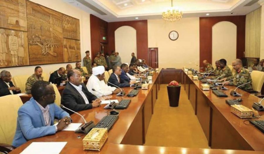 الحكومة الانتقالية في السودان  تغطي فشلها بفرح هستيري بقرار أمريكي منقوص