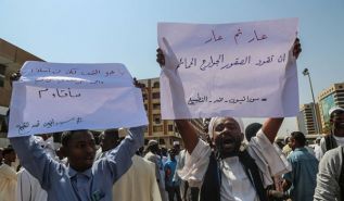 احتجاجات شعبية عارمة في السودان ضد لقاء برهان بنتنياهو ورفضاً للتطبيع مع كيان يهود